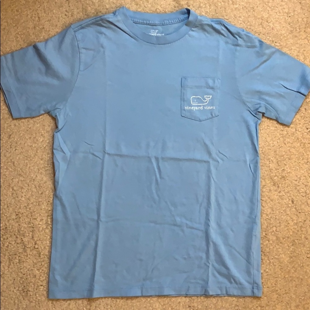 Baby blue vineyard vines tee